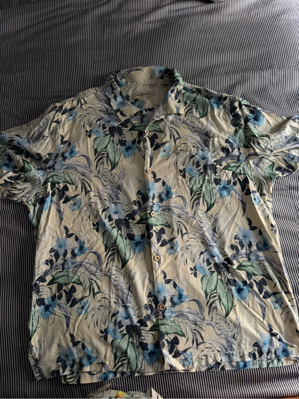 Tommy Bahama mens Short-Sleeve pale yellow with Floral Blue and Green Blooms